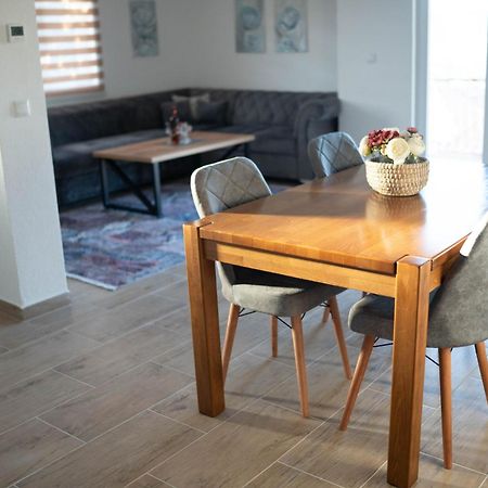 Apartmani Elegance Тузла Экстерьер фото