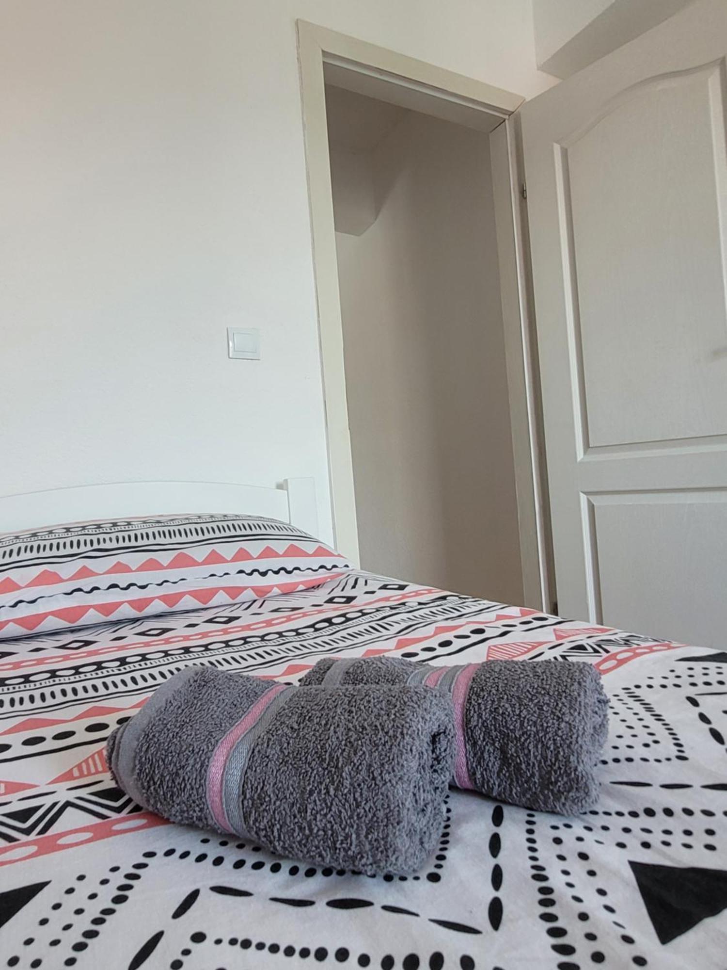 Apartmani Elegance Тузла Экстерьер фото